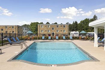 Silver Lake Apartments in New Brighton, MN Outdoor Pool